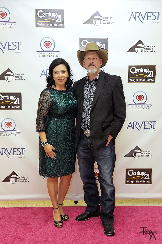 redcarpets.com-steprepeat-tra-photography-hearts-of-gold-gala-1713