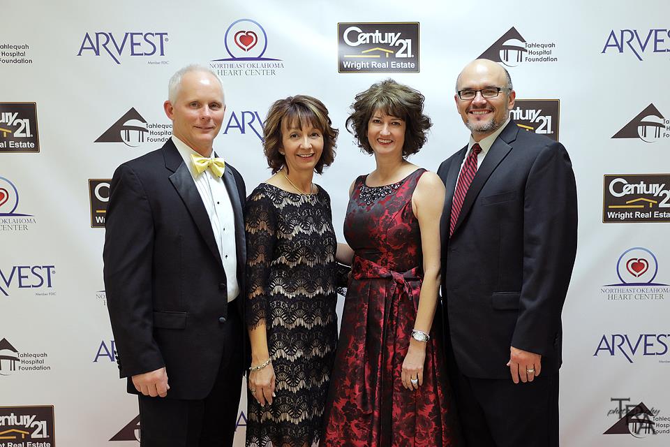 redcarpets.com-steprepeat-tra-photography-hearts-of-gold-gala-1717