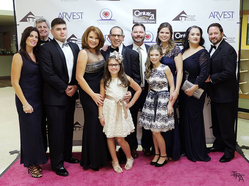 redcarpets.com-steprepeat-tra-photography-hearts-of-gold-gala-175