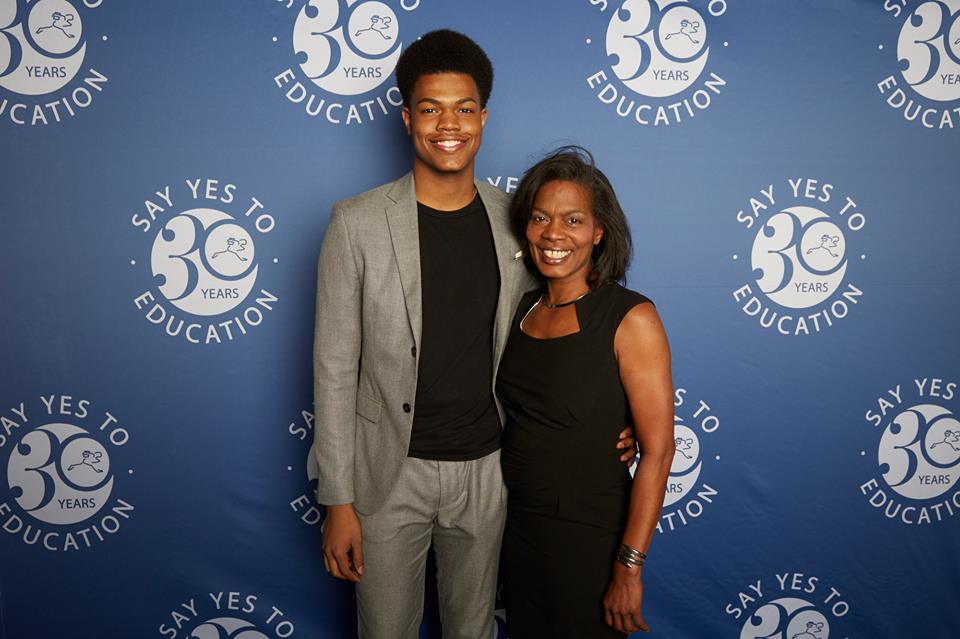 redcarpets.com-steprepeat-backdrop-sayyestoeducation-30th-anniversary-7
