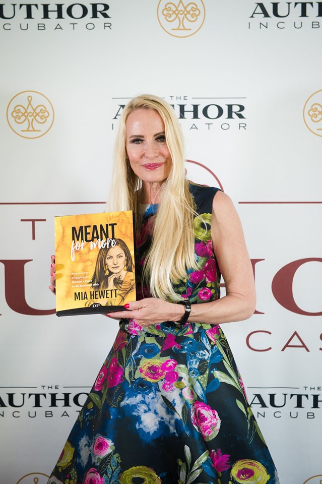 redcarpets.com-step-repeat-fabric-vinyl-red-carpet-author-incubator-launch-may-2019-14