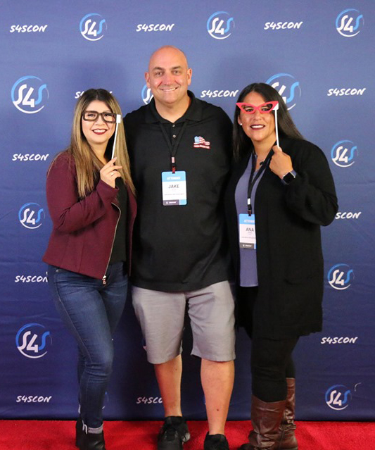 redcarpets.com-step-repeat-fabric-s4scon-2019-3