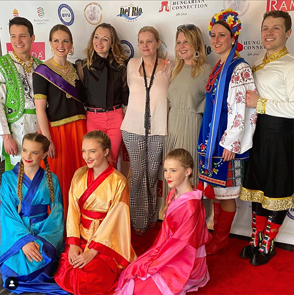 redcarpets.com-step-repeat-dancers-for-dogs-10