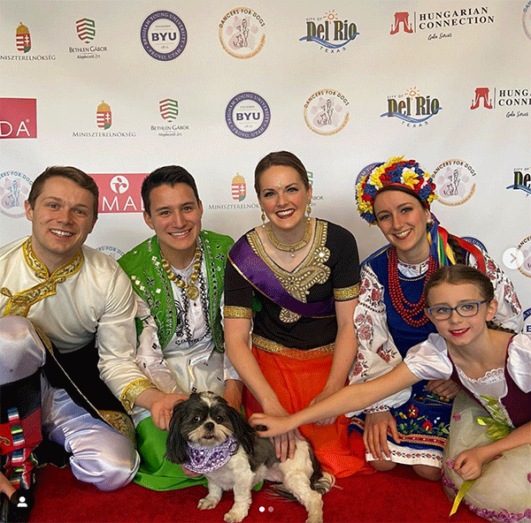 redcarpets.com-step-repeat-dancers-for-dogs-3