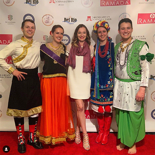 redcarpets.com-step-repeat-dancers-for-dogs-4