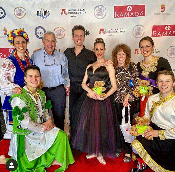 redcarpets.com-step-repeat-dancers-for-dogs-8