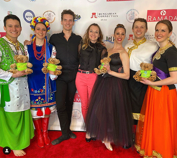 redcarpets.com-step-repeat-dancers-for-dogs-9