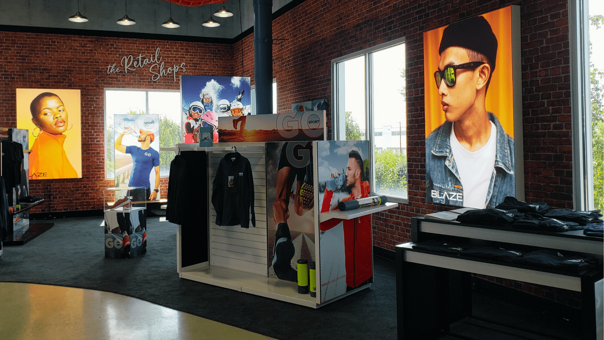 Innovative Ways to Use Blaze SEG Light Boxes for Business Branding