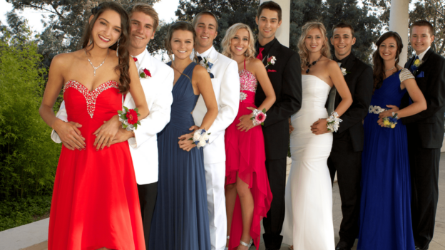 Prom Red Carpet-min